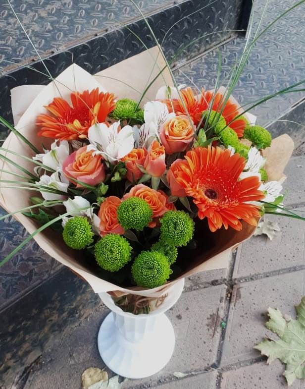 Букет цветов из: Герберы, Хризантемы, Альстромерии и Розы в Краснотуранске