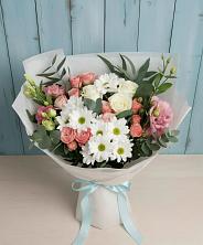 Букет цветов из:  Розы, Лизиантусы и Хризантемы в Краснотуранске