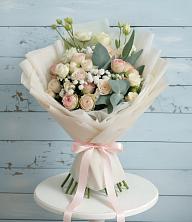 Букет цветов из:  Розы и Лизиантусы в Краснотуранске