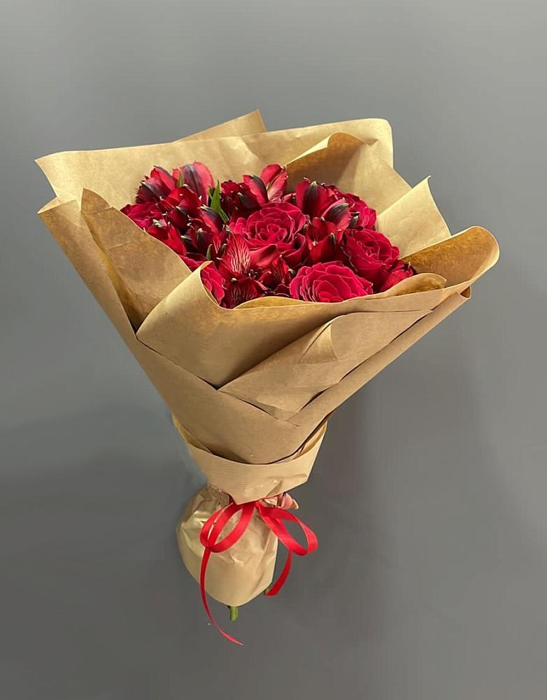 Букет цветов из: Альстромерии и Розы в Краснотуранске