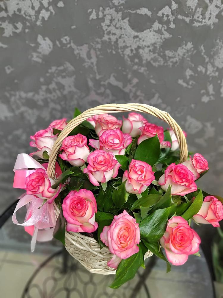Цветочная композиция из Розы в корзине в Краснотуранске