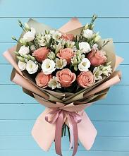 Букет цветов из:  Розы, Альстромерии и Лизиантусы в Краснотуранске