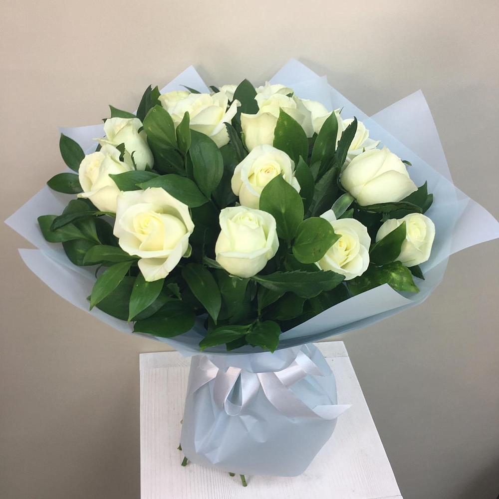 Букет 15 Белых роз Проуд в Краснотуранске