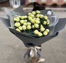 Букет Белые кустовые розы Солинеро в Краснотуранске