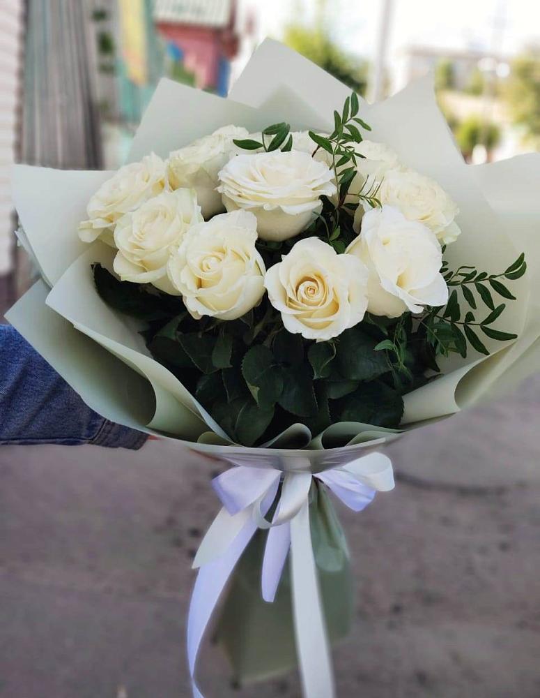 Букет Белые розы Проуд в Краснотуранске