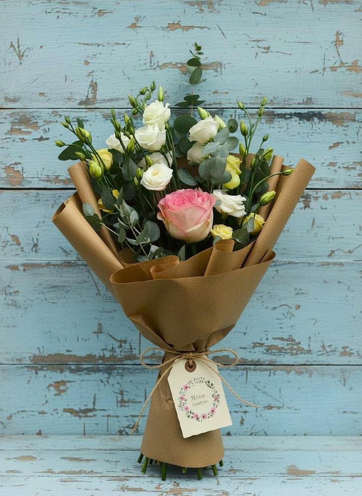 Букет цветов из: Розы и Лизиантусы в Краснотуранске