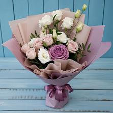 Букет цветов из:  Розы и Лизиантусы в Краснотуранске