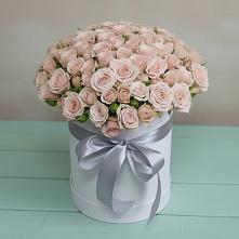 Цветочная композиция из Розы в шляпной коробке в Краснотуранске