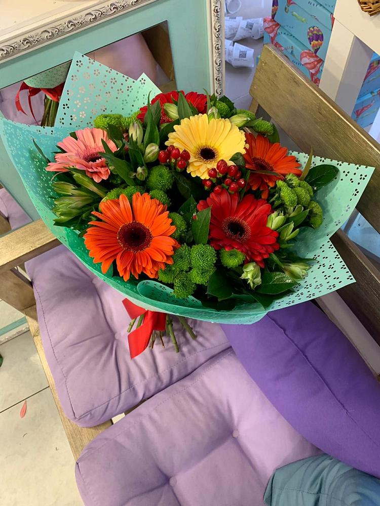 Букет цветов из: Герберы, Хризантемы и Альстромерии в Краснотуранске