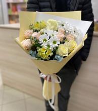 Букет цветов из:  Альстромерии, Розы и Хризантемы в Краснотуранске