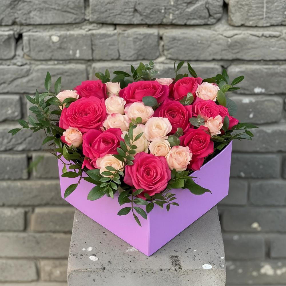 Цветочная композиция из Розы в коробке в Краснотуранске