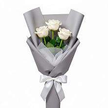 Букет 3 белые розы в Краснотуранске