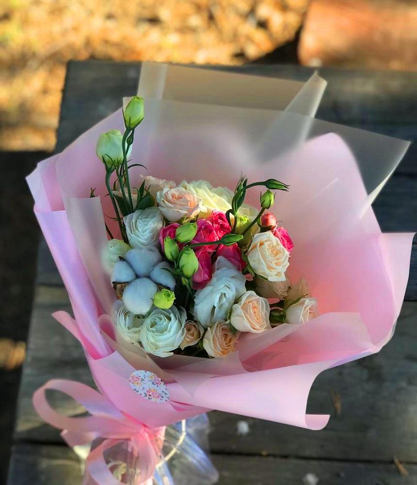 Букет цветов из: Розы и Лизиантусы в Краснотуранске