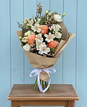 Букет цветов из:  Альстромерии, Лизиантусы, Розы и Хризантемы #REPLACE_PRED# Краснотуранске