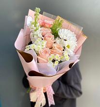 Букет цветов из:  Хризантемы и Розы в Краснотуранске