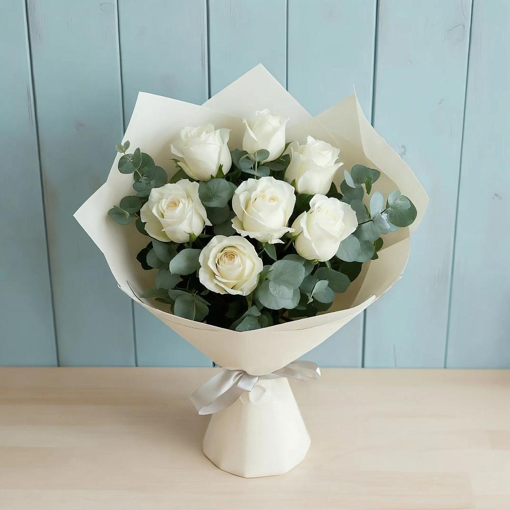 Букет Белые розы в Эвкалипте в Краснотуранске
