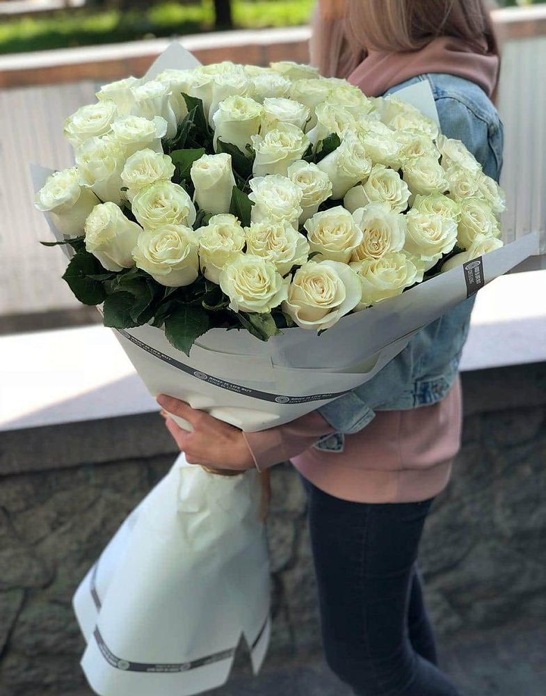 Букет 35 Белых роз в Краснотуранске