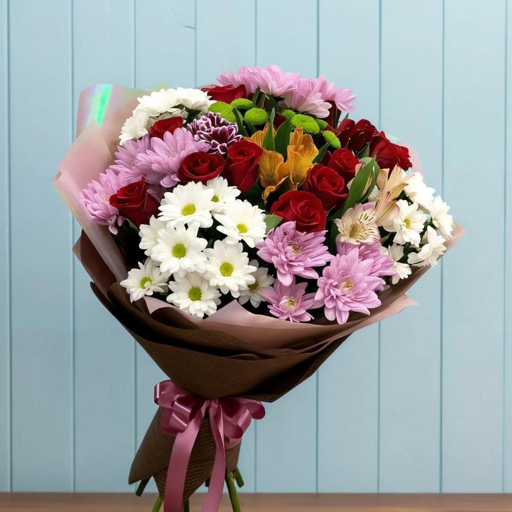 Букет цветов из: Розы, Хризантемы и Альстромерии в Краснотуранске