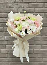 Букет цветов из:  Гвоздики, Розы, Лизиантусы и Хризантемы в Краснотуранске