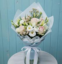 Букет цветов из:  Розы и Лизиантусы в Краснотуранске