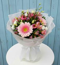 Букет цветов из:  Герберы, Альстромерии и Лизиантусы #REPLACE_PRED# Краснотуранске