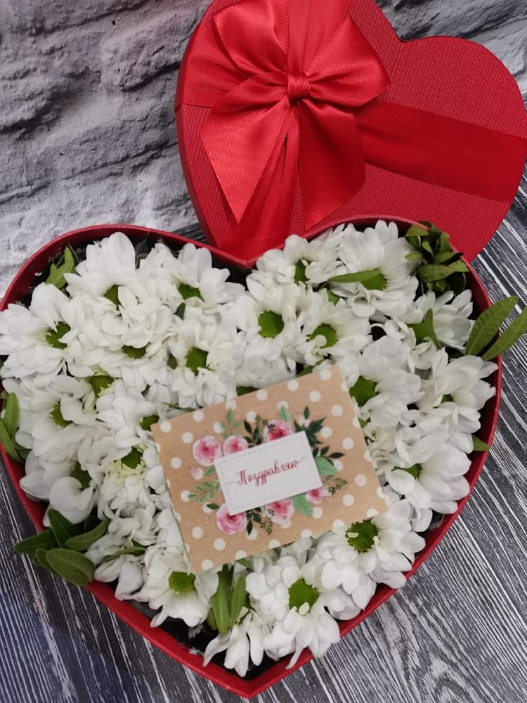 Цветочная композиция из Хризантемы в виде сердца в Краснотуранске