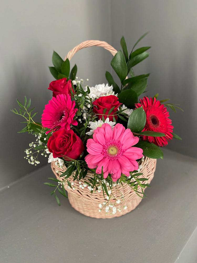 Цветочная композиция из Розы, Хризантемы и Герберы в корзине в Краснотуранске