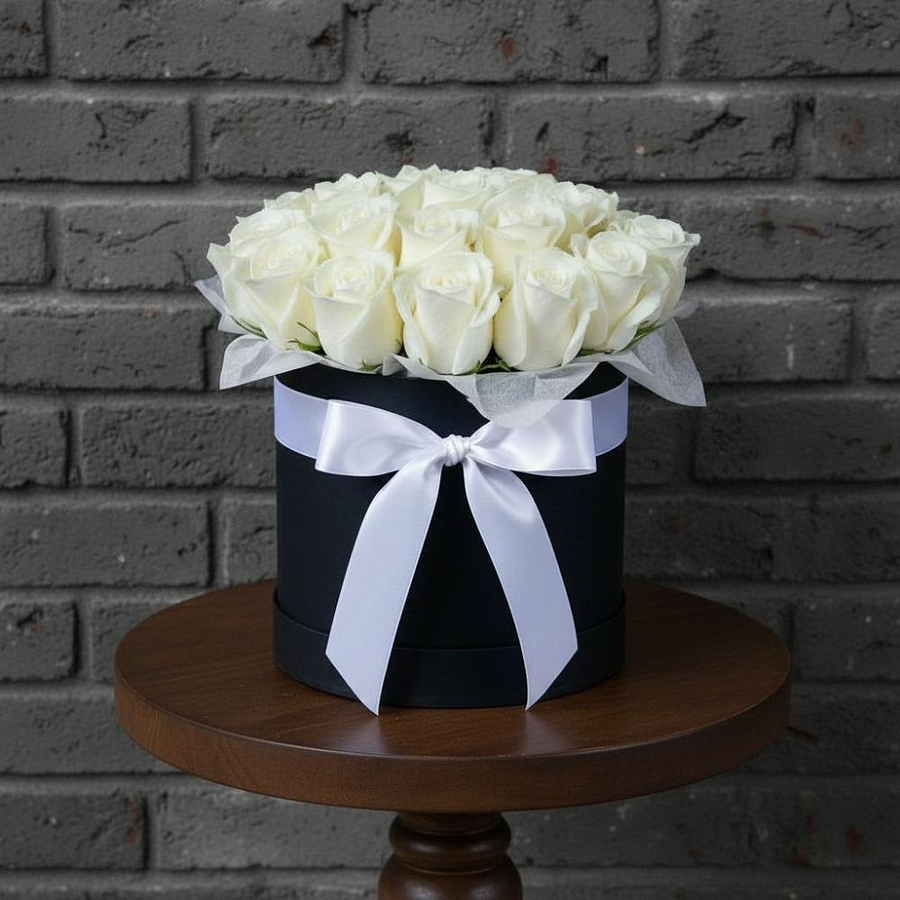 Цветочная композиция из Розы в шляпной коробке в Краснотуранске