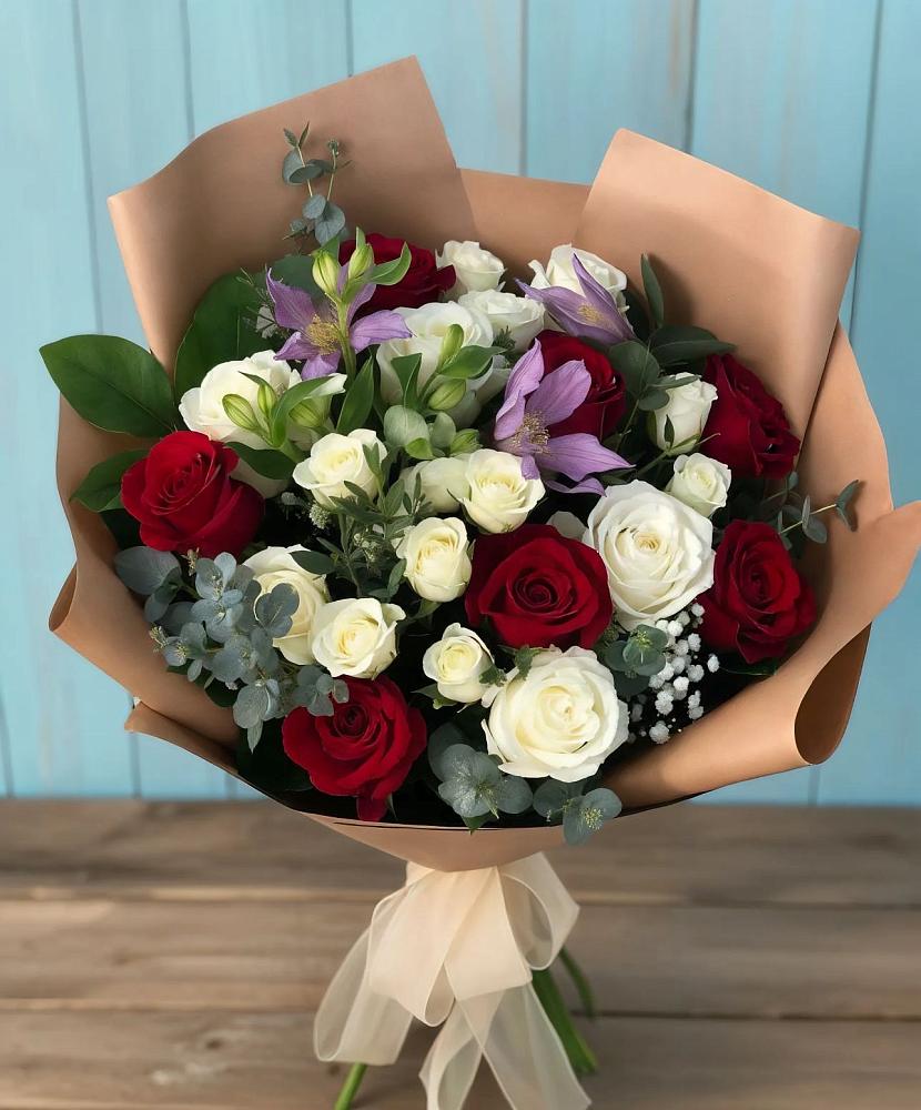 Букет цветов из: Розы и Альстромерии в Краснотуранске