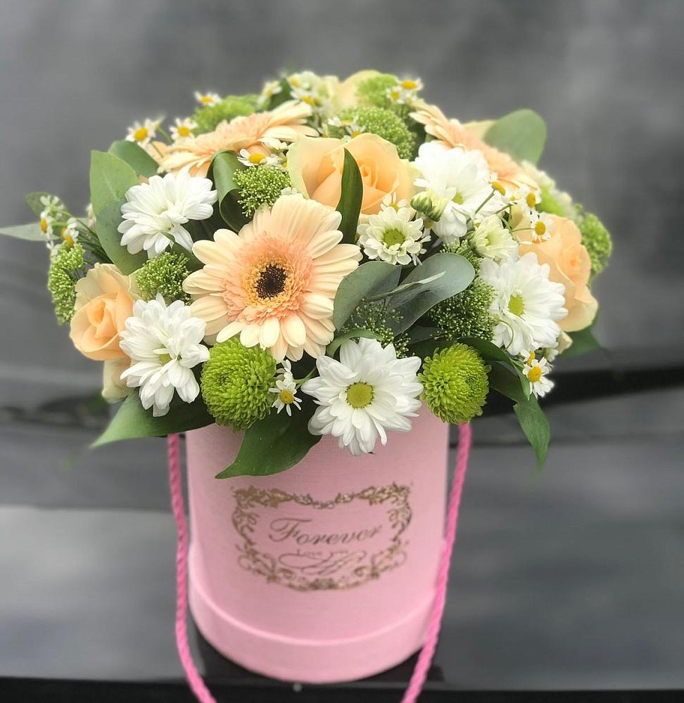 Цветочная композиция из Розы, Герберы и Хризантемы в шляпной коробке в Краснотуранске