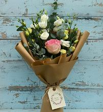 Букет цветов из:  Розы и Лизиантусы в Краснотуранске