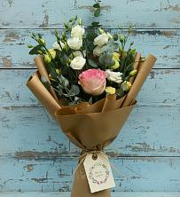 Букет цветов из:  Розы и Лизиантусы в Краснотуранске