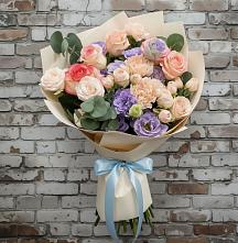 Букет цветов из:  Розы, Лизиантусы и Гвоздики в Краснотуранске