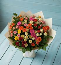 Букет Микс из разноцветных кустовых роз в Краснотуранске